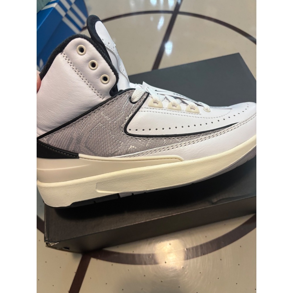 Air Jordan 2 Retro GS White Fire Red Black Sail DQ8562-102 Boys Size 5.5Y NEW - Picture 3 of 8
